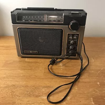 Vintage General Electric Portable AM/FM Long Range Radio Model No. 7-2880B Works • $49.95