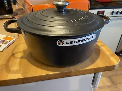 Le Creuset Casserole 28cm Matt Black. CAST IRON / BRAND NEW - NEVER USED • £149.99