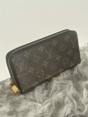 Authentic Louis Vuitton Zippy Wallet Monogram Canvas Purse • £300