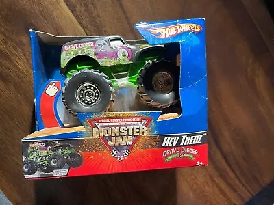 Hot Wheels 2007 Monster Jam Rev Tredz - Grave Digger 25th Anniversary NIB • $19.99