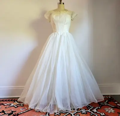 VINTAGE 50's IVORY CAP SLEEVE WEDDING GOWN W/ FULL SKIRT & TULLE SLIP LACE TRIM • $300