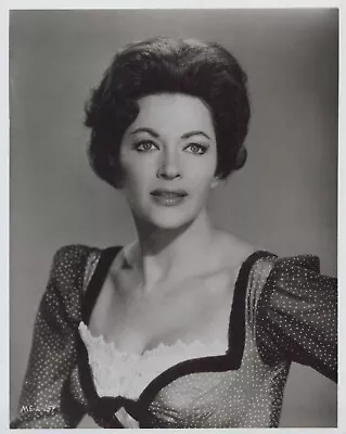 Yvonne De Carlo (1960s) ⭐🎬 Hollywood Beauty - Alluring Pose Vintage Photo K 122 • £23.15