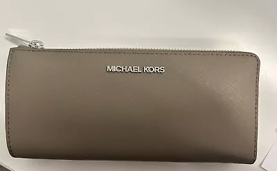 Michael Kors Jet Set Travel Large Saffiano Leather Quarter Zip Wallet NWT • $110