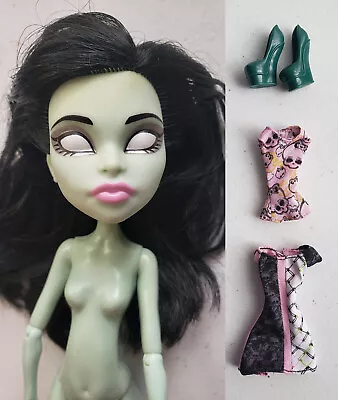 Monster High I Love Heart Fashion Scarah Screams Doll • $40