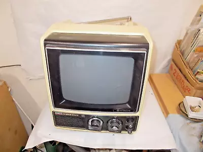 Vintage Hitachi Solid State CU-150S Color Television - No Power Cord - AC DC • $24.99