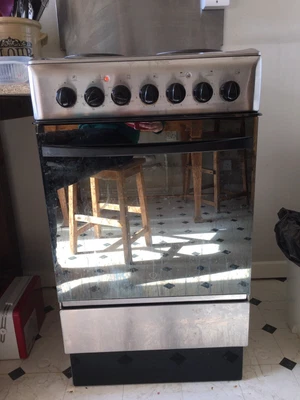 £80 • Buy Electric Cooker ( Indesit) And Cooker Hood ( Not Sure Of Make)