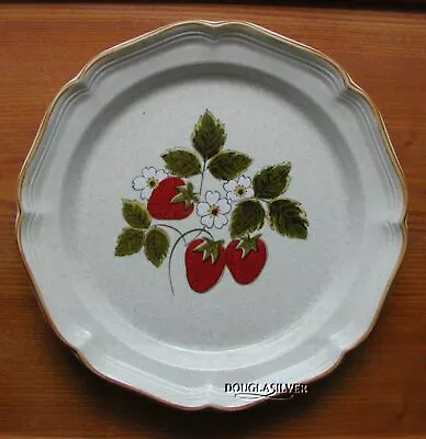 Mikasa Strawberry Festival 10 3/4  Plate Excellent Condition • $10.99