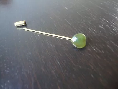 VINTAGE 1970s GREEN JADE HEART GOLD TONE STICK PIN • $3.99
