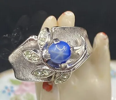 925 Sterling Lindy Star Sapphire W/8 Sparkling Accent Stones Floral Ring 7 EUC • $40