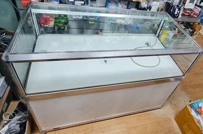 £120 • Buy Retail Shop Cabinet Display Used With Light Glass Doors Lock (collection Only)