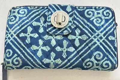 Vera Bradley Turn Lock Zip Around Wallet • $10