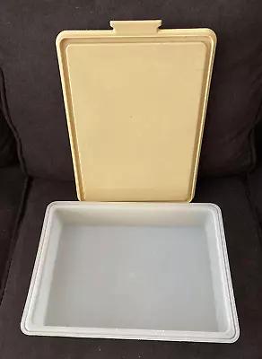 Tupperware Sheet Cake Carrier Harvest Gold Yellow #622-2 - VINTAGE • $19.88