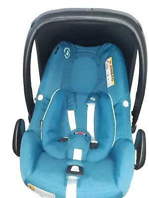 MAXI COSI BABY SEAT IN ESSENTIAL BLUE WITH NEWBORN INSERT Belt Compatible  • £45.99