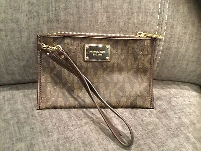 Michael Kors Clutch Brown  • $10.55