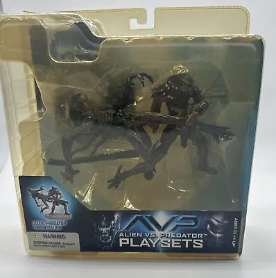 Alien Vs Predator Playsets CELTIC PREDATOR Throws Alien McFarlane Toys NEW 2005 • $34.95