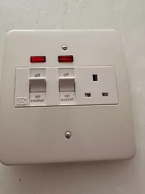 MK K5011WHI Metal Cooker Switch With Socket & Neons New No Box • £40