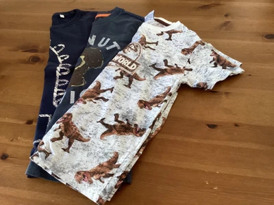 £4 • Buy Three T Shirts, One Gap, One Blue Zoo, One Peacocks, Age 5-6, In Vgc.