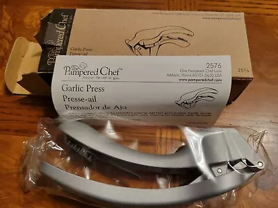 Pampered Chef Garlic Press #2576 With Cleaning Tool New In Box FREE SHIPPING!  • $19