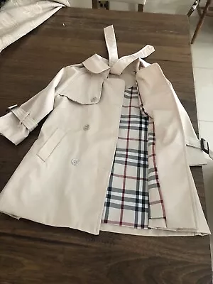 Child's Burberry London Size 5 Trench Coat Jacket In Ex New Condition • $160