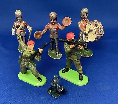 Britains Deetail Soldiers And Queens Guard Metal Band Figures • £10