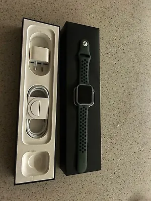 Watch Series 5 Nike+ 40mm GPS/Cellular • $300