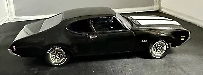 Ertl 1/18 Scale Diecast- 1969 Oldsmobile 442 W30 -Black/White • $65