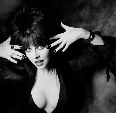 Elvira - Busty Headshot !! • $2.22