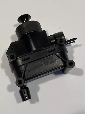 Nos Front Door Lock Vacuum Actuator  R107 R129 W140 W126 W201 W124 1984-2002 Sl • $57.50