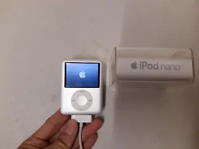 Faulty Apple IPod Nano Video 3rd Gen 4GB Silver MP3 MP4 Music Player • £30