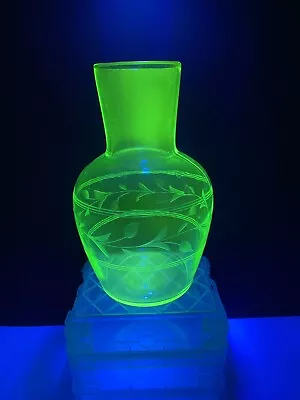 Vintage Laurel Wreath Etched Uranium Glass Vase • $30