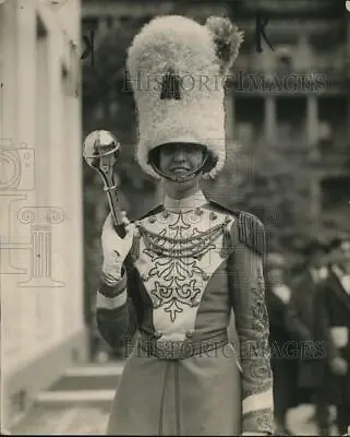 1925 Press Photo Helen Montgomery Drum Majorette Drury HS At White House • $23.88