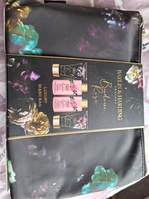 £0.99 • Buy Luxury Wash Bag With Shampoo, Conditioner,  Shower Creme And Hand & Body Lotion