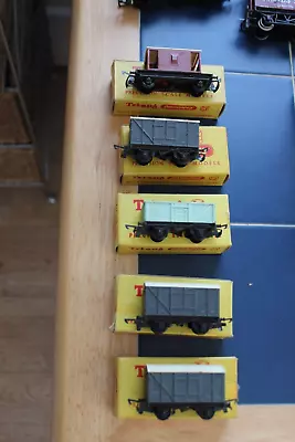 £25 • Buy 5 Plastic  Tt Gauge Assorted Wagons Boxed