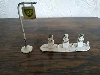Matchbox Lesney BP Petrol Pumps & Sign. Used Condition. • £12.99