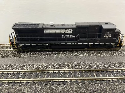 Atlas N Scale Norfolk Southern Dash 8-40B #4805 Item #48719 • $110