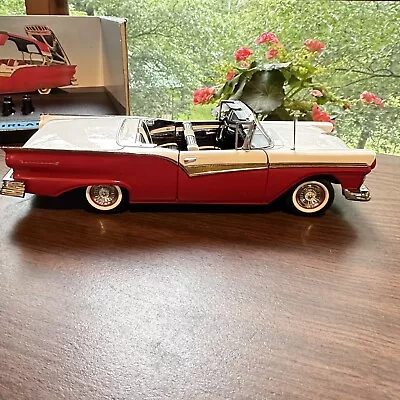 Sun Star 1957 Ford Fairlane Skyliner 1/18 Diecast Model Car Retractable Hard Top • $80