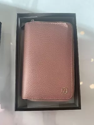 Gucci Women's Soft Pink Leather Gold Interlocking G Zip Around Wallet Authentic • $127.40