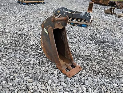 12  Cat 416/420 Backhoe Bucket • $750