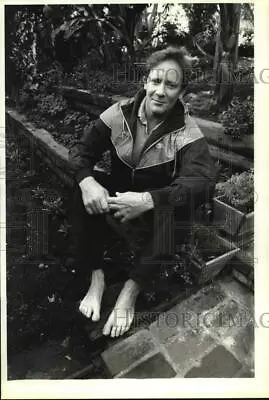 1984 Press Photo Actor Charles Haid At Home In North Hollywood - Hcp52651 • $15.99