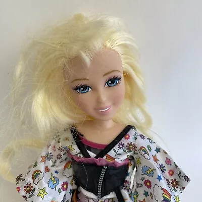 Avery Moxie Girlz Art-titude Doll In Outfit Hair Needs TLC 2000's • $13.71