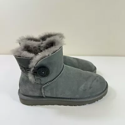 Ugg Women’s Mini Short Bailey Button II Sheepskin Flat Boot Size 8 Gray • $50
