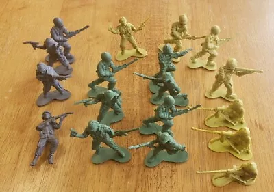 LOT OF 18 Toy Soldiers Army Men Miniature Green Brown Grey • $7.99