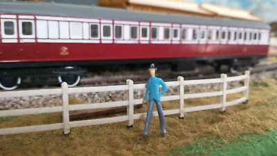 £2 • Buy 00 Long Trousers Man 1:75 Scale OO Gauge 00 Model Railway Figures People/Person