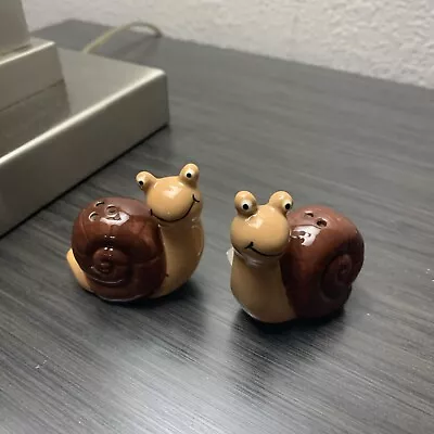 Cracker Barrel   Snail Mini Salt & Pepper Shakers • $5.60