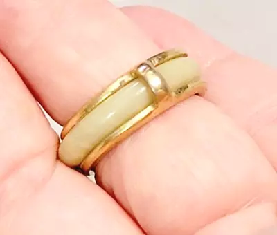 Vintage Green Agate Ring Band Unique Size 7 Gold-tone Metal Fashion Jewelry • $26.99