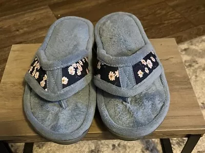 Isotoner Memory Foam Slippers Blue With Flowers - Womens  6.5 - 7 • $6.99