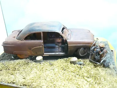 1/18 (DS)  1950 Ford Crestline  Rusting Away In The Junkyard  Barn Find  • $129.95