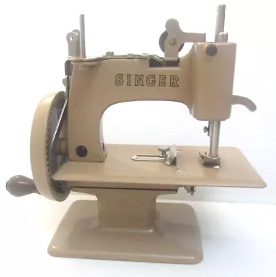 Singer Sew Handy Model 20 Child's Sewing Machine In Original Box (S2) • $94.95
