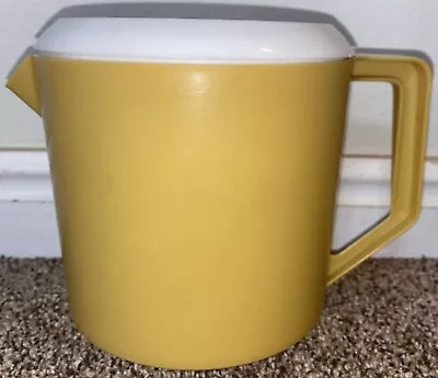 Rubbermaid 1-1/2 QT Pitcher 2745 Vintage Harvest Gold • $8.99