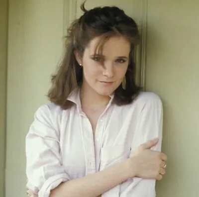 Lea Thompson - She Is A Hottie !!! • $2.22